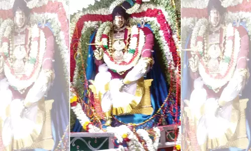 வெள்ளி ரிஷப வாகனத்தில் வேதநாயகி அம்மன் வீதிஉலா