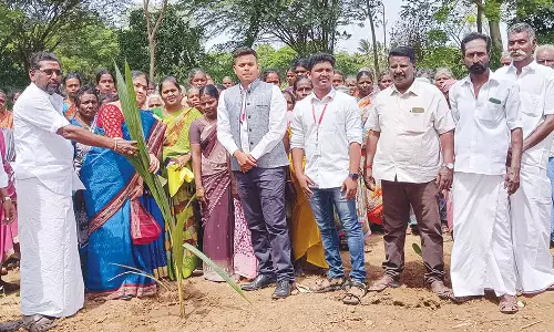 மரக்கன்றுகள் நடும் நிகழ்ச்சி