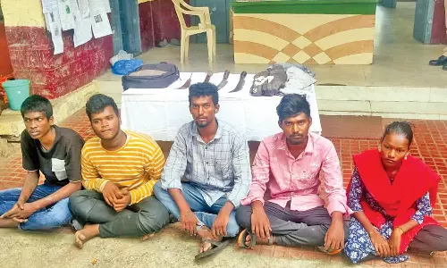 சைதாப்பேட்டை பெண் வியாபாரி கொலையில் திருப்பம்- காதல் திருமணம் செய்த தங்கை உள்பட 5 பேர் கைது