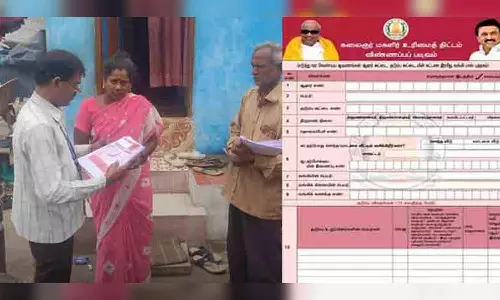 அடுக்குமாடி வீடுகளில் விண்ணப்பம் வழங்குவதில் சிரமம்- ரேஷன் கடை ஊழியர்கள் படி ஏற முடியாமல் தவிப்பு