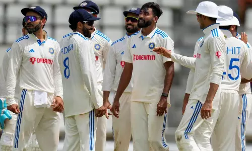 சிராஜ் 5 விக்கெட் வீழ்த்தி அசத்தல் - வெஸ்ட் இண்டீஸ் முதல் இன்னிங்சில் 255 ரன்களுக்கு ஆல் அவுட்