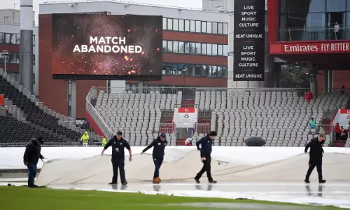 இங்கிலாந்து- ஆஸ்திரேலியா அணிகள் இடையிலான 4வது டெஸ்ட் போட்டி டிராவில் முடிந்தது