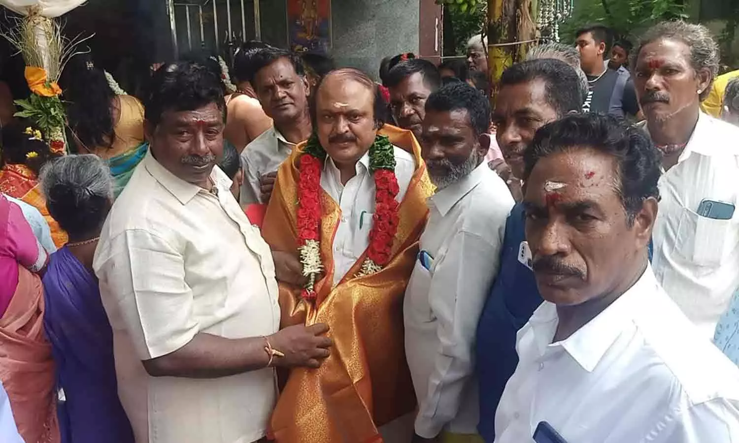 புனித அந்தோணியார் ஆலய ஆடம்பர தேர் பவனி புனித அந்தோணியார் ஆலய ஆடம்பர தேர் பவனி