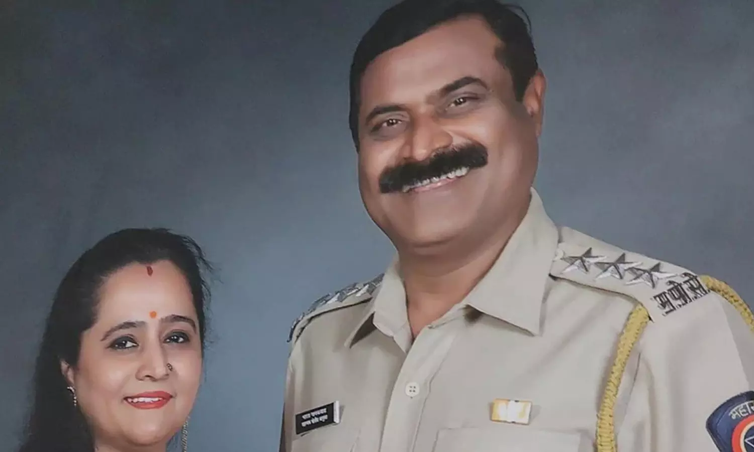 மனைவி-உறவினரை சுட்டுக்கொன்ற போலீஸ் அதிகாரி தானும் துப்பாக்கியால் சுட்டு தற்கொலை மனைவி-உறவினரை சுட்டுக்கொன்ற போலீஸ் அதிகாரி தானும் துப்பாக்கியால் சுட்டு தற்கொலை