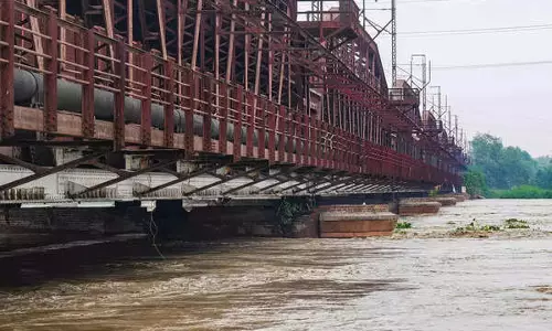 அதீத உயர்வில் யமுனை நீர்மட்டம்- ரெயில்கள் புதுடெல்லி வழியாக மாற்றம்