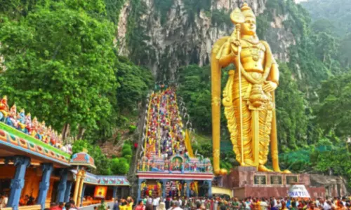 மலேசியாவில்  தைப்பூசம்     பத்துமலை முருகன் கோவில்