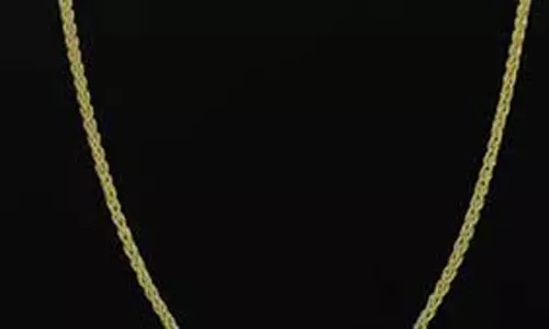 ஆடி மாத கூட்ட நெரிசலை பயன்படுத்தி புட்லூர் அம்மன் கோவிலில் பெண் பக்தர்களிடம் நகை பறிக்கும் கும்பல்