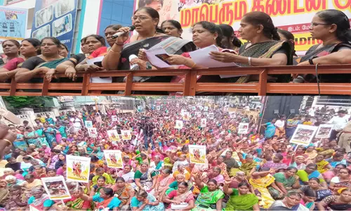 நாமக்கல்லில் தி.மு.க மகளிரணி ஆர்ப்பாட்டம்