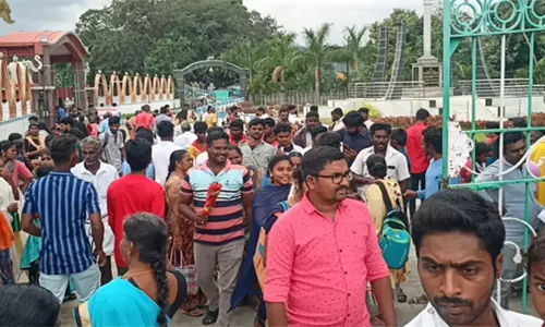 மேட்டூர் அணை பூங்காவிற்கு 8,456 சுற்றுலா பயணிகள் வருகை