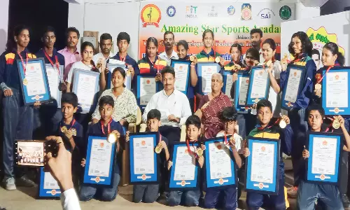 சாலை பாதுகாப்பை வலியுறுத்தி சிலம்பம் உலக சாதனை நிகழ்ச்சியாக 2.15 மணி நேரம் பங்கேற்று அசத்தல்