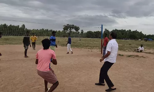 வாலிபால் விளையாடிய எம்எல்ஏ