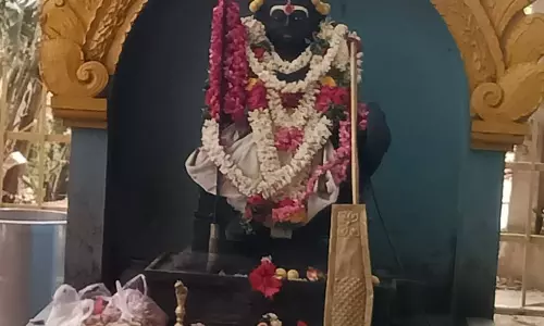 முனியப்ப சாமிக்கு சிறப்பு அபிஷேகம்