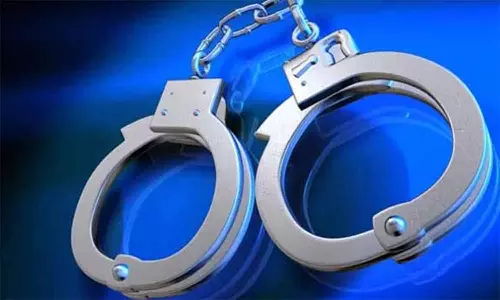 திருப்பூரில் கள்ளக்காதலியின் மகளுக்கு பாலியல் தொல்லை- லாரி டிரைவர் கைது