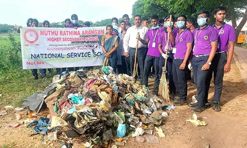 கனகன் ஏரியில் 1½ டன் பிளாஸ்டிக் கழிவுகளை அகற்றிய என்.எஸ்.எஸ். மாணவர்கள்