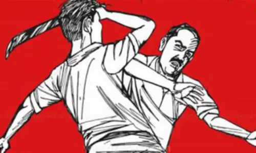 திருவட்டார் அருகே இரு தரப்பினர் மோதல்; வாலிபருக்கு அரிவாள் வெட்டு