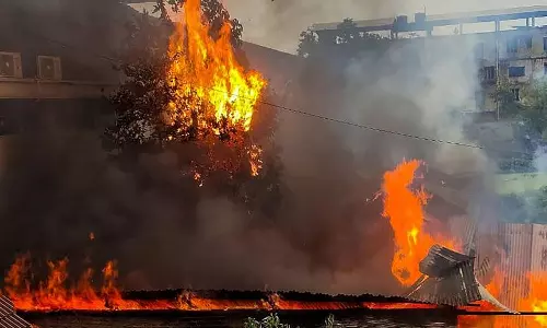 மணிப்பூரில் வீடுகள் தீ வைத்து எரிப்பு- 13 ஆயிரம் பேரை பிடித்து விசாரணை