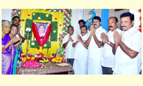 ஜெயா கல்வி குழும செயலர் விஜயகுமாரி உருவ படம் திறப்பு