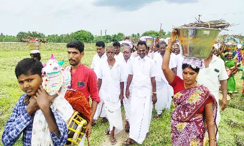 அம்மன் கோவிலில் ஆடி வெள்ளி திருவிழா