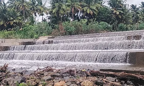 நீர்பிடிப்பு பகுதிகளில் தொடரும் மழை-நொய்யல் ஆற்றில் நீர் வர தொடங்கியது