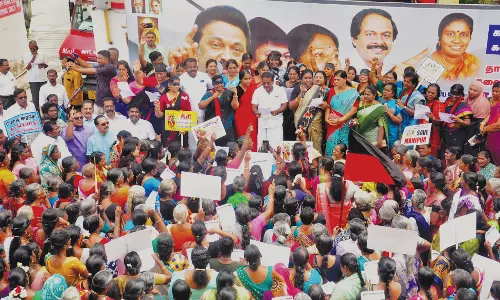 குமரி மாவட்ட தி.மு.க. மகளிர் அணி சார்பில் ஆர்ப்பாட்டம்