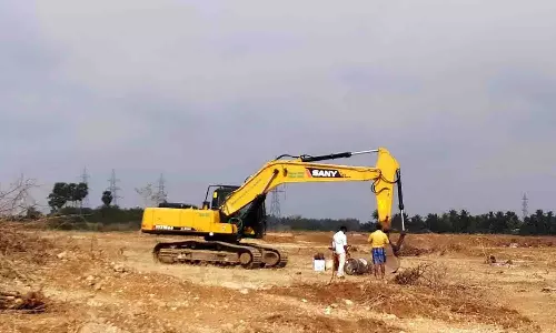 பள்ளப்பாளையம் குளம் தூர்வாரும் பணிகள் தீவிரம்