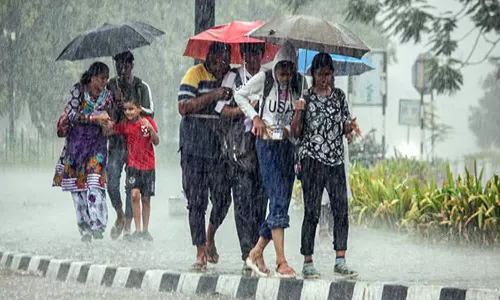 கர்நாடகாவில் குடகு மாவட்டத்துக்கு ஆரஞ்சு அலர்ட் - பள்ளி, கல்லூரிகளுக்கு நாளை விடுமுறை