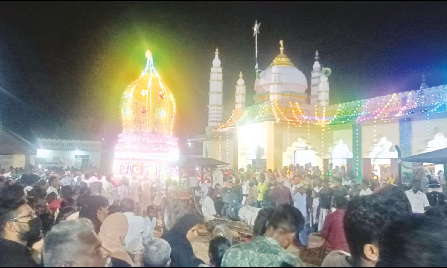 பாசிப்பட்டினம் தர்காவில் சந்தனக்கூடு திருவிழா கொடியேற்றம்