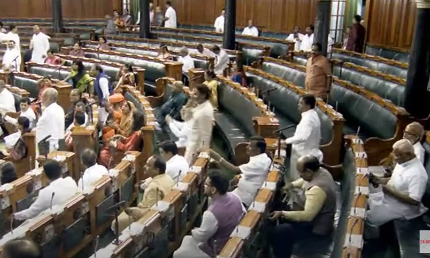 கடும் அமளி எதிரொலி: பாராளுமன்ற இரு அவைகளும் ஒத்திவைப்பு கடும் அமளி எதிரொலி: பாராளுமன்ற இரு அவைகளும் ஒத்திவைப்பு