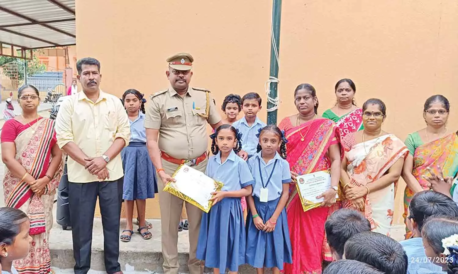 அரசு தொடக்க பள்ளி மாணவர்களுக்கு அடையாள அட்டை அரசு தொடக்க பள்ளி மாணவர்களுக்கு அடையாள அட்டை