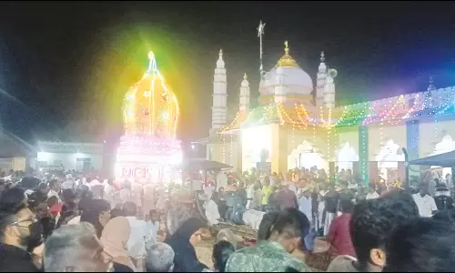 பாசிப்பட்டினம் தர்காவில் சந்தனக்கூடு திருவிழா கொடியேற்றம்