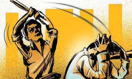 ஆட்டோ டிரைவரை தாக்கி கொலை மிரட்டல்