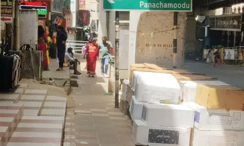 மார்த்தாண்டத்தில் நடைபாதை ஆக்கிரமிப்புகளால் பொதுமக்கள் அவதி