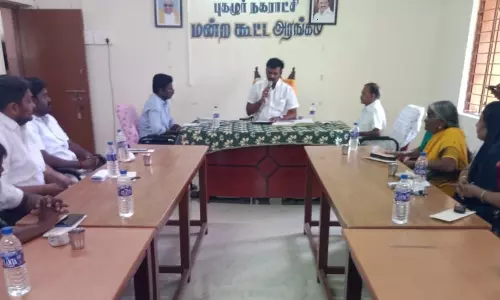 புகழூரில்  நகராட்சி கூட்டம் நடைபெற்றது