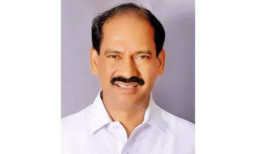 அம்பேத்கர்  படம் வைக்க அனுமதிக்க வேண்டும்