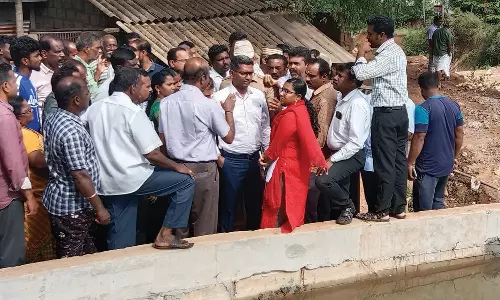 இரணியல் ரெயில் நிலையம் அருகே புதிதாக கட்டிய பாலம் மேம்படுத்தப்படும்