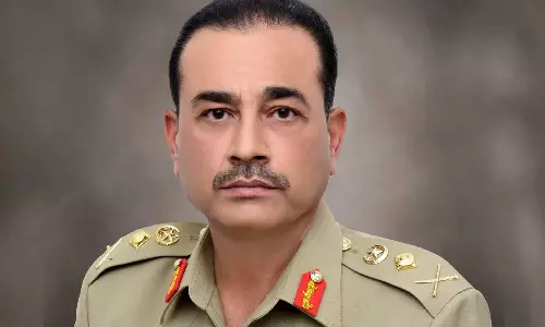 பிச்சையெடுக்கும் எண்ணத்தை தூக்கி எறியுங்கள்: பாகிஸ்தான் தலைமை ராணுவ அதிகாரி வலியுறுத்தல்