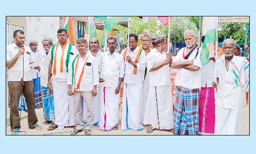 100 நாள் வேலை திட்டப்பணியில் முறைகேடு; அனைத்து கட்சியினர் போராட்டம்