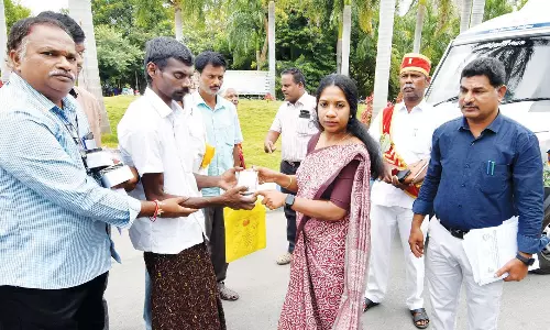 மாற்றுத்திறனாளிகளுக்கான நலத்திட்டங்கள் குறித்த விழிப்புணர்வு பிரசார வாகனம்