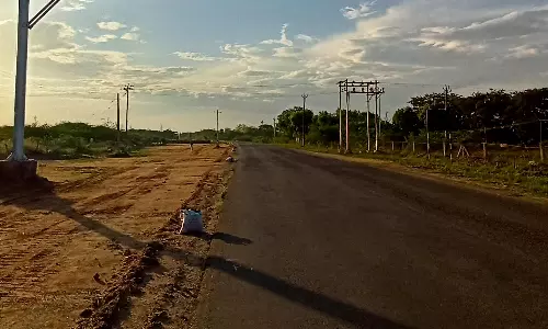 பாவூர்சத்திரத்தில் விபத்தில் என்ஜினீயர் பலி: நான்குவழிச்சாலை பணியில் அலட்சியத்தால் விபத்துக்கள் அதிகரிப்பு- சமூக ஆர்வலர்கள் குற்றச்சாட்டு