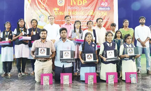 ஐ.வி.டி.பி. தொண்டு நிறுவனம் சார்பில் 610 குழந்தைகளுக்கு மடிக்கணினி, தங்கப்பதக்க விருது