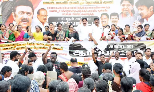 கிருஷ்ணகிரியில் தி.மு.க. மகளிர் அணி சார்பில் கண்டன ஆர்ப்பாட்டம்