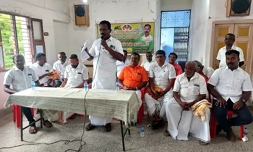 வி.கே.புரத்தில் கட்டிட தொழிலாளர்கள் செயல் வீரர்கள் கூட்டம்