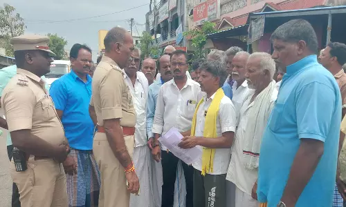 தியாகதுருகம் அருகே  புறம்போக்கு ஆக்கிரமிப்பு அகற்றம் ஒத்திவைப்புபொதுமக்கள் சாலை மறியலில் ஈடுபட முயற்சி