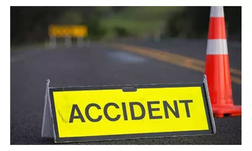 கார் மோதி சிறுவன் சாவு