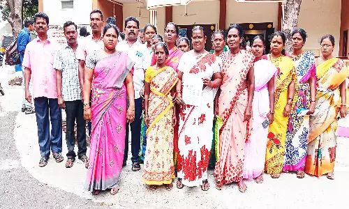 இலவச வீட்டு மனை பட்டா வழங்க லஞ்சம்