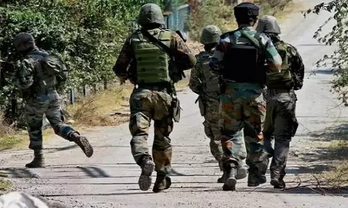 காஷ்மீரில் 2 பயங்கரவாதிகள் அதிரடி கைது