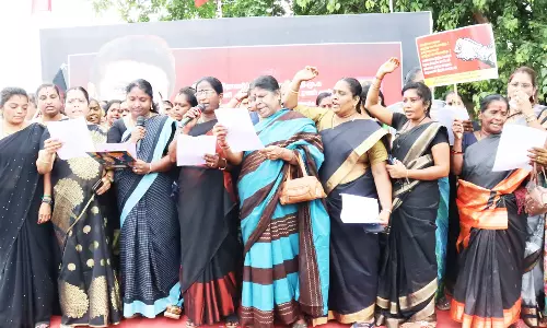 மணிப்பூர் கலவரத்தை கண்டித்து தி.மு.க. மகளிர் அணி ஆர்ப்பாட்டம்