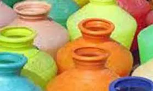 புதிய குடிநீர் தேக்க தொட்டி கட்டித்தர வலியுறுத்தி காலிக்குடங்களுடன் பெண்கள் மறியல்