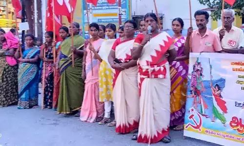 ஊத்துக்குளியில் மார்க்சிஸ்ட் கம்யூனிஸ்டு கட்சியினர் ஆர்ப்பாட்டம்