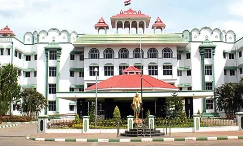 மாவட்ட கலெக்டர், ஊரக வளர்ச்சி துறை உதவி இயக்குனர் பதிலளிக்க வேண்டும்- மதுரை ஐகோர்ட்